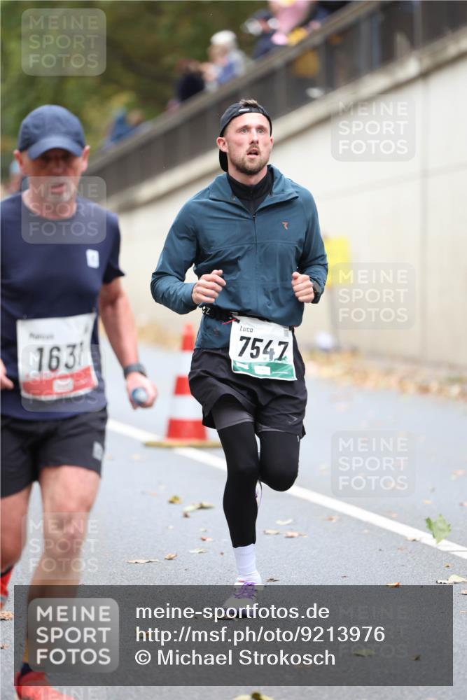 05.10.2025 - 20. swb-Marathon Bremen Michael Strokosch http://msf.ph/oto/9213976 05.10.2025 12:31:42 Laufen 1631, 7547 meine-sportfotos.de