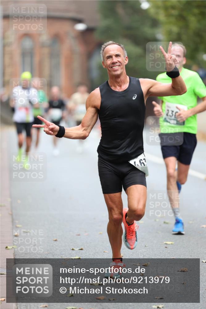 05.10.2025 - 20. swb-Marathon Bremen Michael Strokosch http://msf.ph/oto/9213979 05.10.2025 12:31:44 Laufen 67, 230 meine-sportfotos.de