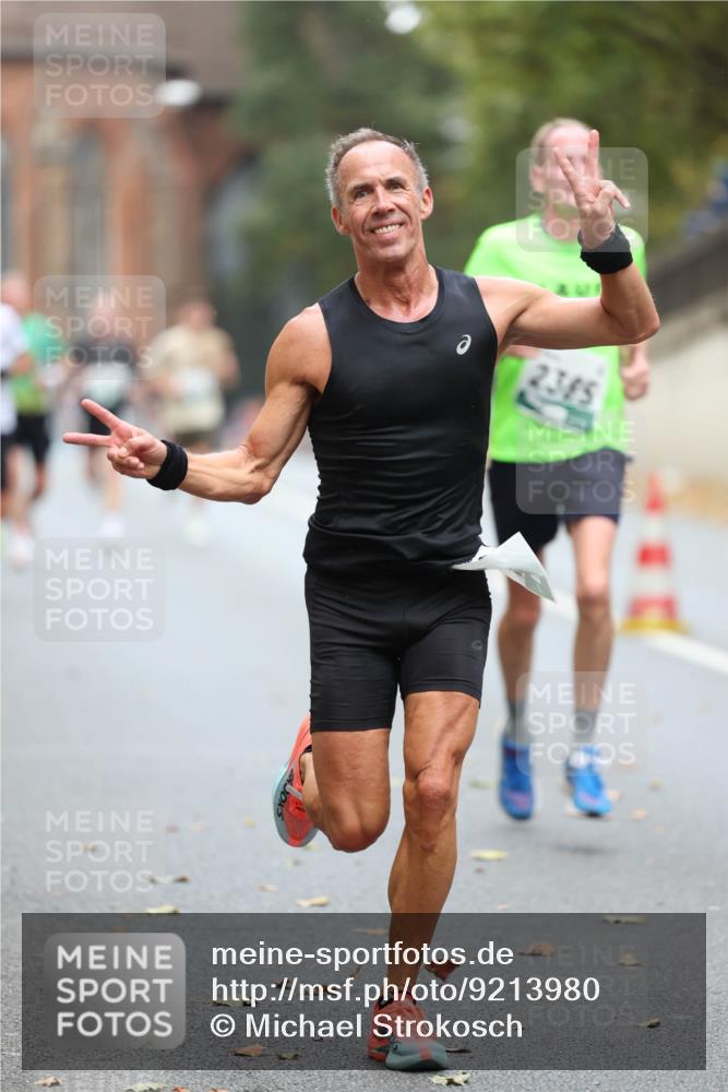 05.10.2025 - 20. swb-Marathon Bremen Michael Strokosch http://msf.ph/oto/9213980 05.10.2025 12:31:45 Laufen 2345 meine-sportfotos.de
