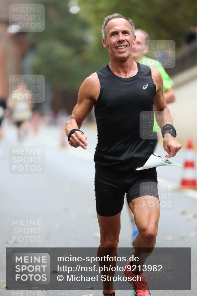 05.10.2025 - 20. swb-Marathon Bremen Michael Strokosch http://msf.ph/oto/9213982 05.10.2025 12:31:45 Laufen  meine-sportfotos.de