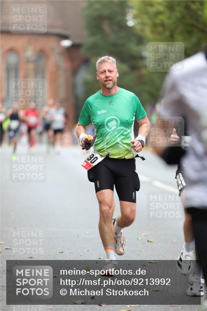 05.10.2025 - 20. swb-Marathon Bremen Michael Strokosch http://msf.ph/oto/9213992 05.10.2025 12:31:52 Laufen 90 meine-sportfotos.de