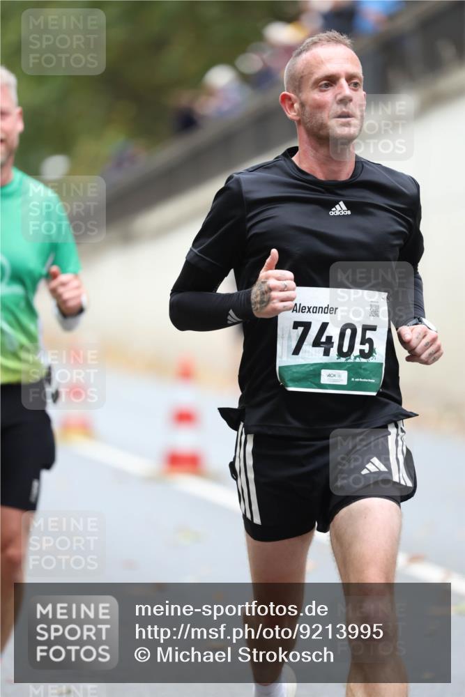 05.10.2025 - 20. swb-Marathon Bremen Michael Strokosch http://msf.ph/oto/9213995 05.10.2025 12:31:53 Laufen 7405 meine-sportfotos.de