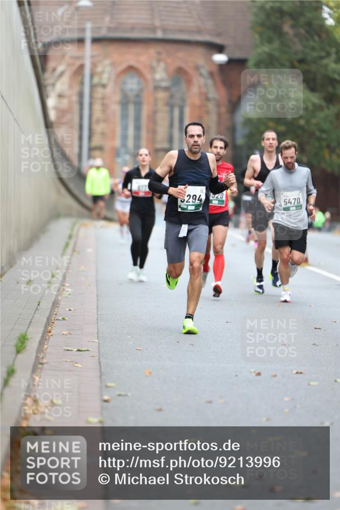 05.10.2025 - 20. swb-Marathon Bremen Michael Strokosch http://msf.ph/oto/9213996 05.10.2025 12:31:59 Laufen 294, 520, 5470 meine-sportfotos.de