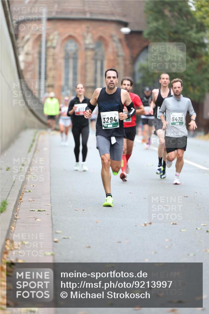 05.10.2025 - 20. swb-Marathon Bremen Michael Strokosch http://msf.ph/oto/9213997 05.10.2025 12:31:59 Laufen 3294, 5470 meine-sportfotos.de