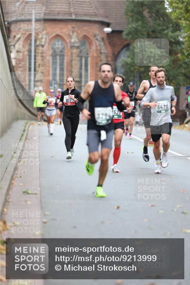 05.10.2025 - 20. swb-Marathon Bremen Michael Strokosch http://msf.ph/oto/9213999 05.10.2025 12:31:59 Laufen 9, 17, 52, 5470 meine-sportfotos.de