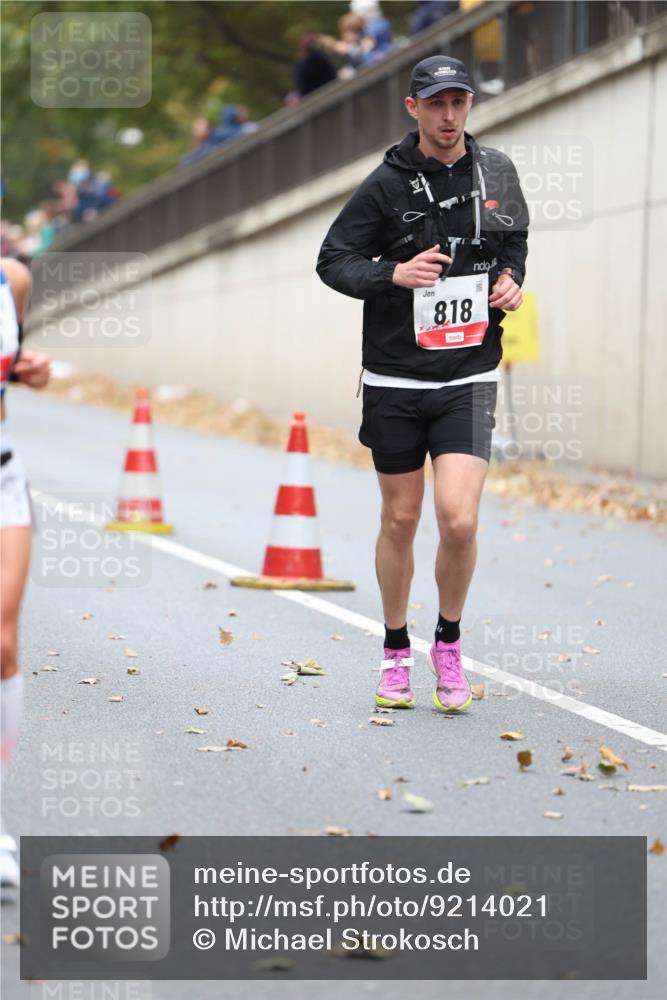 05.10.2025 - 20. swb-Marathon Bremen Michael Strokosch http://msf.ph/oto/9214021 05.10.2025 12:32:12 Laufen 8, 18 meine-sportfotos.de