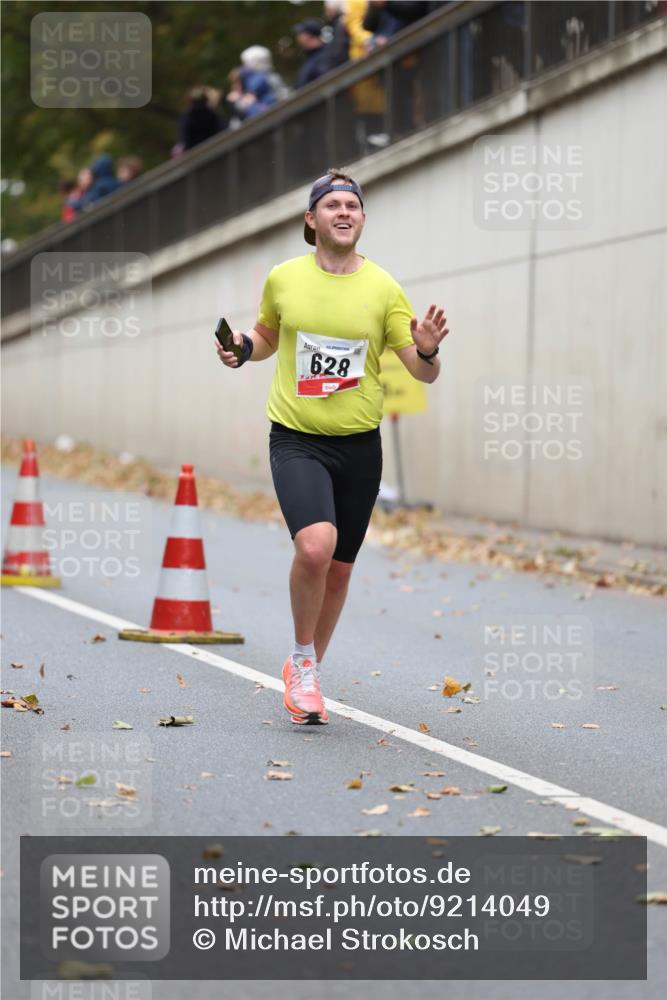 05.10.2025 - 20. swb-Marathon Bremen Michael Strokosch http://msf.ph/oto/9214049 05.10.2025 12:32:20 Laufen 628 meine-sportfotos.de