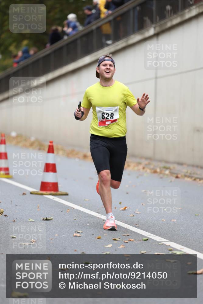 05.10.2025 - 20. swb-Marathon Bremen Michael Strokosch http://msf.ph/oto/9214050 05.10.2025 12:32:20 Laufen 628 meine-sportfotos.de