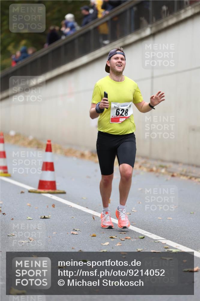 05.10.2025 - 20. swb-Marathon Bremen Michael Strokosch http://msf.ph/oto/9214052 05.10.2025 12:32:20 Laufen 628 meine-sportfotos.de