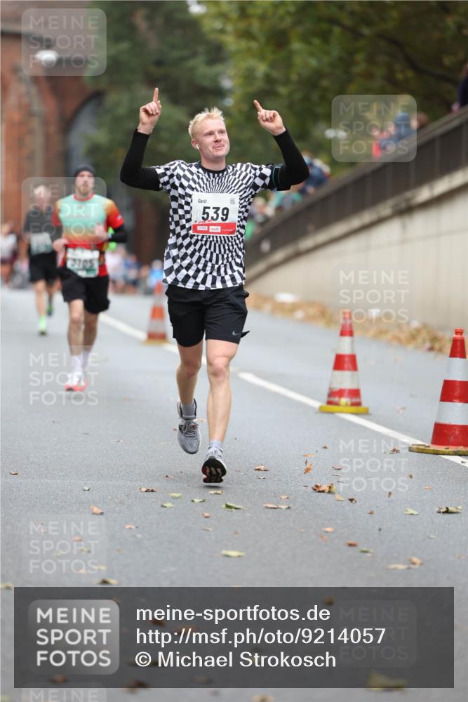 05.10.2025 - 20. swb-Marathon Bremen Michael Strokosch http://msf.ph/oto/9214057 05.10.2025 12:32:21 Laufen 3705, 539 meine-sportfotos.de
