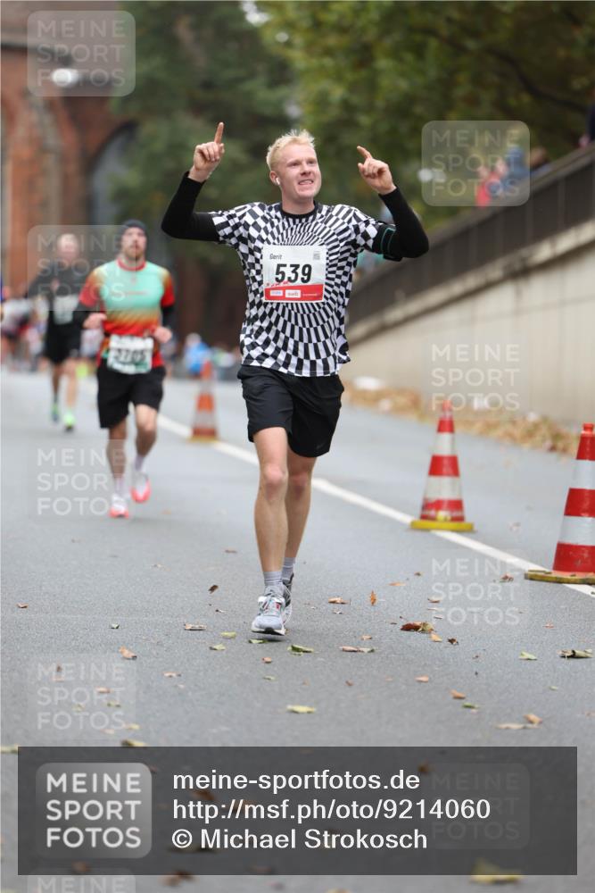 05.10.2025 - 20. swb-Marathon Bremen Michael Strokosch http://msf.ph/oto/9214060 05.10.2025 12:32:21 Laufen 3745, 539, 01269 meine-sportfotos.de