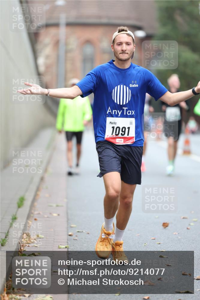 05.10.2025 - 20. swb-Marathon Bremen Michael Strokosch http://msf.ph/oto/9214077 05.10.2025 12:32:25 Laufen 1091 meine-sportfotos.de