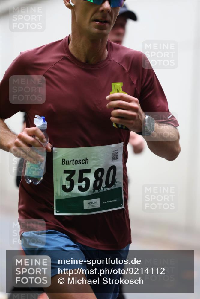 05.10.2025 - 20. swb-Marathon Bremen Michael Strokosch http://msf.ph/oto/9214112 05.10.2025 12:32:40 Laufen 3580, 2 meine-sportfotos.de