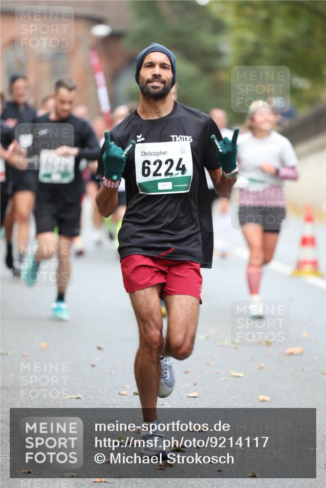 05.10.2025 - 20. swb-Marathon Bremen Michael Strokosch http://msf.ph/oto/9214117 05.10.2025 12:32:43 Laufen 6224 meine-sportfotos.de