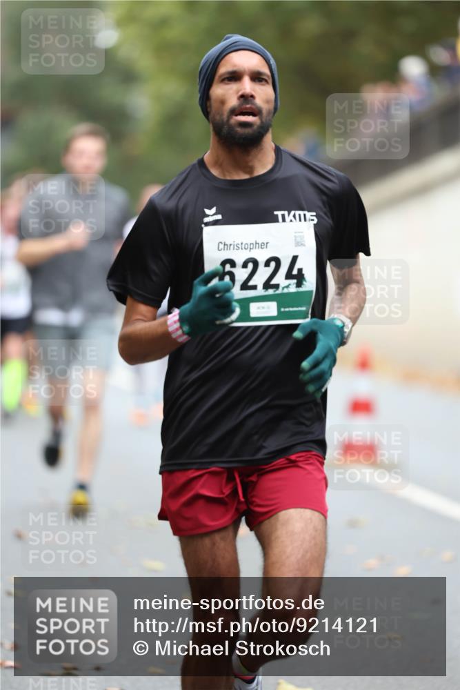 05.10.2025 - 20. swb-Marathon Bremen Michael Strokosch http://msf.ph/oto/9214121 05.10.2025 12:32:43 Laufen 6224 meine-sportfotos.de
