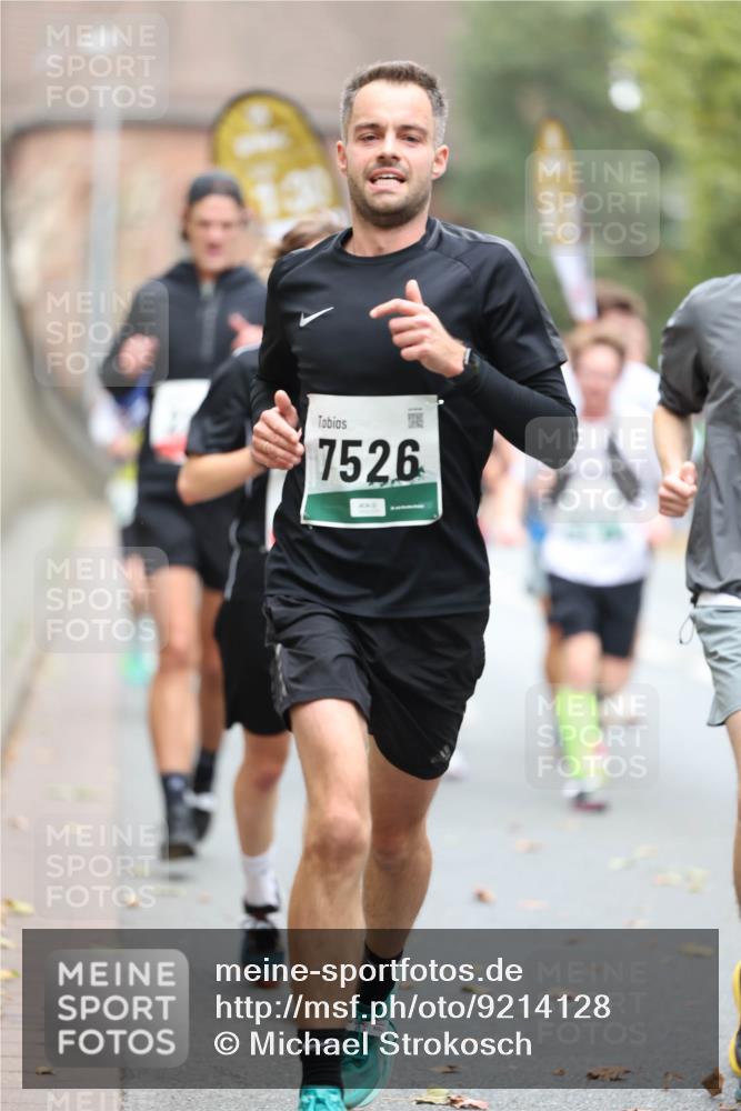 05.10.2025 - 20. swb-Marathon Bremen Michael Strokosch http://msf.ph/oto/9214128 05.10.2025 12:32:45 Laufen 7526 meine-sportfotos.de