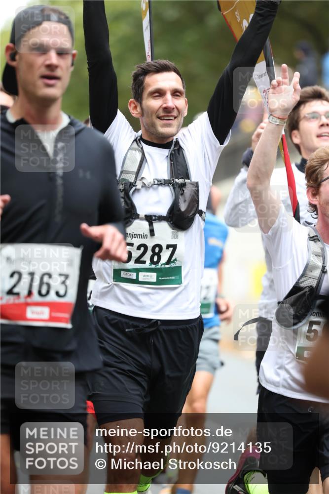 05.10.2025 - 20. swb-Marathon Bremen Michael Strokosch http://msf.ph/oto/9214135 05.10.2025 12:32:48 Laufen 5287, 2163, 04041, 5 meine-sportfotos.de