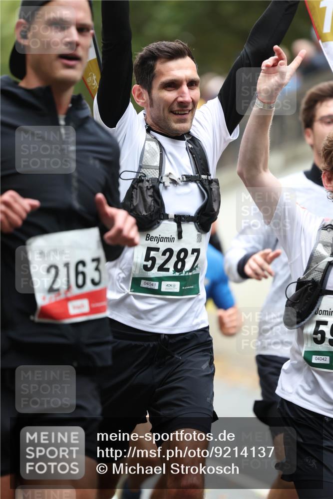 05.10.2025 - 20. swb-Marathon Bremen Michael Strokosch http://msf.ph/oto/9214137 05.10.2025 12:32:48 Laufen 2163, 5287, 04041, 5, 04042 meine-sportfotos.de