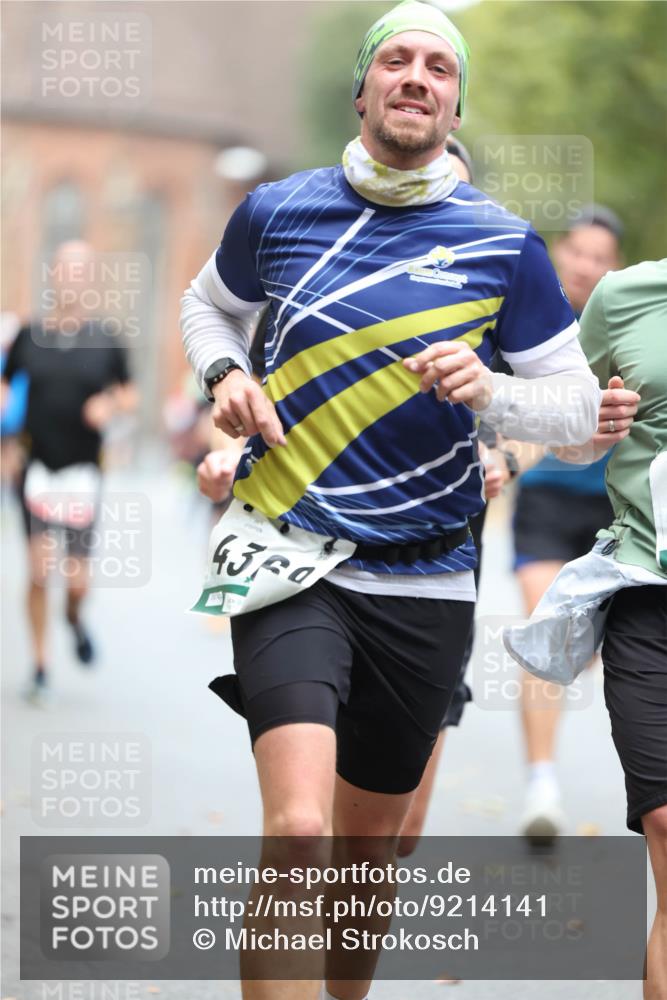 05.10.2025 - 20. swb-Marathon Bremen Michael Strokosch http://msf.ph/oto/9214141 05.10.2025 12:32:49 Laufen 4360 meine-sportfotos.de