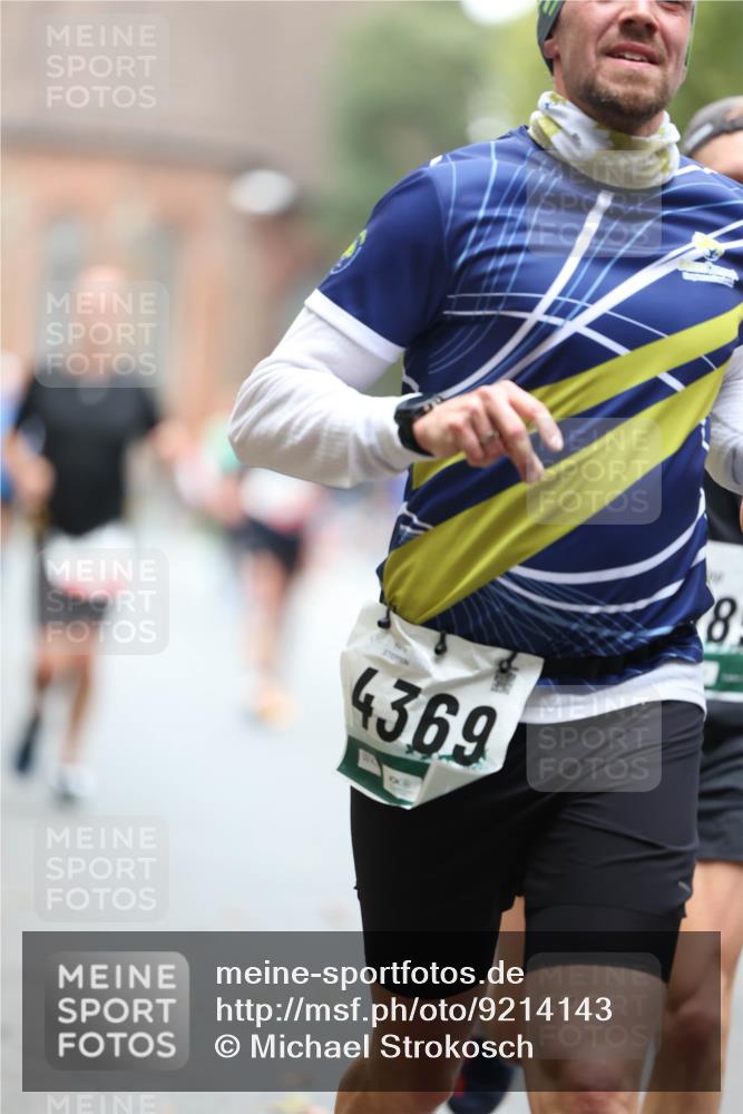 05.10.2025 - 20. swb-Marathon Bremen Michael Strokosch http://msf.ph/oto/9214143 05.10.2025 12:32:50 Laufen 4369, 8 meine-sportfotos.de