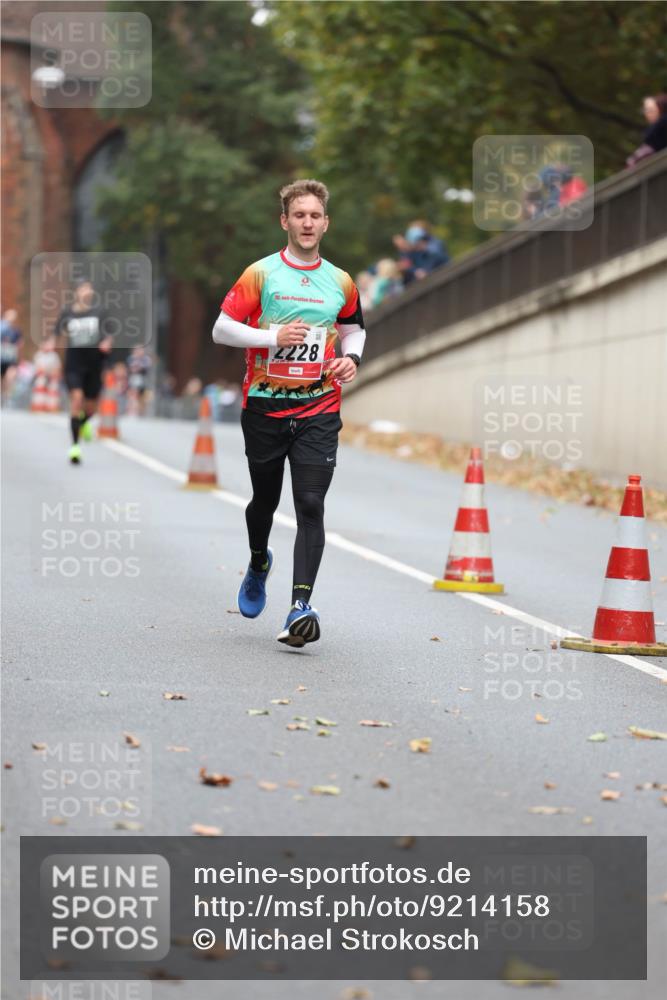 05.10.2025 - 20. swb-Marathon Bremen Michael Strokosch http://msf.ph/oto/9214158 05.10.2025 12:32:58 Laufen 20, 2228 meine-sportfotos.de
