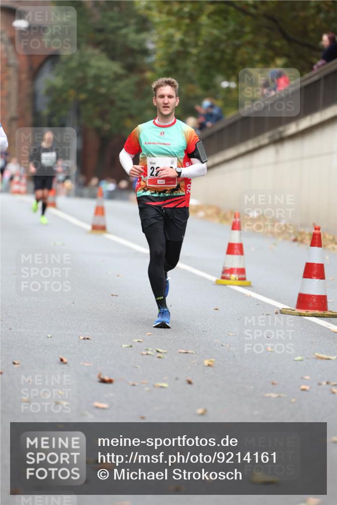 05.10.2025 - 20. swb-Marathon Bremen Michael Strokosch http://msf.ph/oto/9214161 05.10.2025 12:32:58 Laufen 20, 22 meine-sportfotos.de