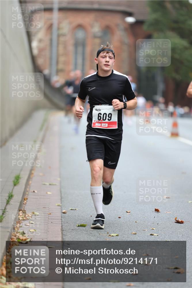 05.10.2025 - 20. swb-Marathon Bremen Michael Strokosch http://msf.ph/oto/9214171 05.10.2025 12:33:05 Laufen 609, 01627 meine-sportfotos.de