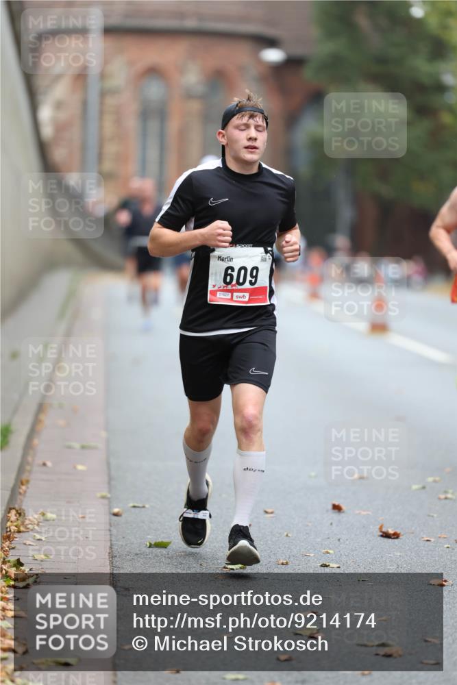 05.10.2025 - 20. swb-Marathon Bremen Michael Strokosch http://msf.ph/oto/9214174 05.10.2025 12:33:05 Laufen 609, 01627 meine-sportfotos.de