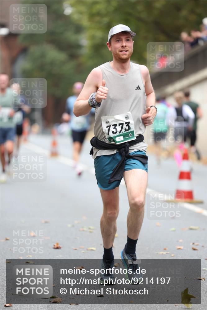 05.10.2025 - 20. swb-Marathon Bremen Michael Strokosch http://msf.ph/oto/9214197 05.10.2025 12:33:11 Laufen 7373 meine-sportfotos.de