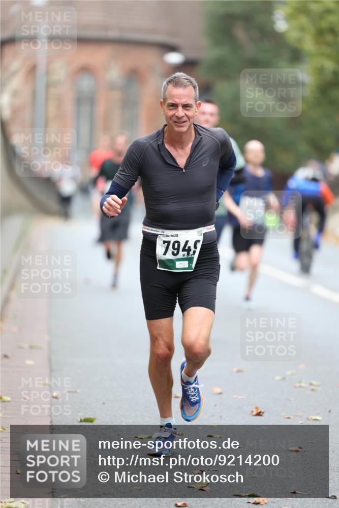 05.10.2025 - 20. swb-Marathon Bremen Michael Strokosch http://msf.ph/oto/9214200 05.10.2025 12:33:13 Laufen 7949 meine-sportfotos.de