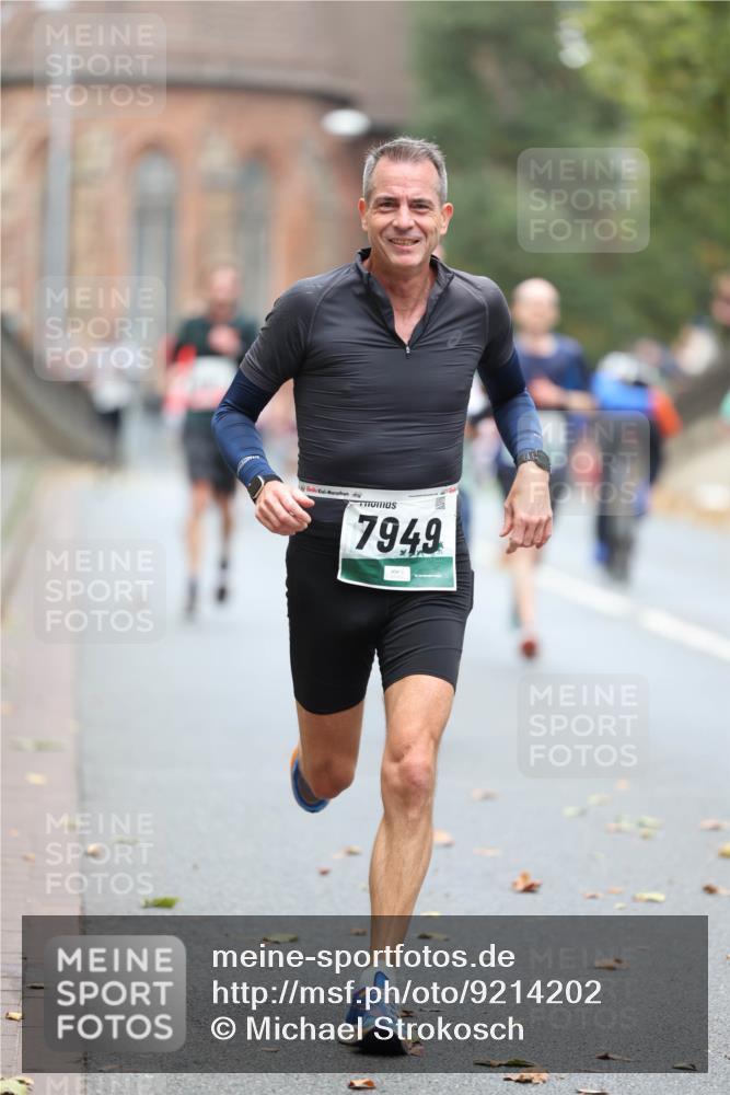 05.10.2025 - 20. swb-Marathon Bremen Michael Strokosch http://msf.ph/oto/9214202 05.10.2025 12:33:13 Laufen 7949 meine-sportfotos.de