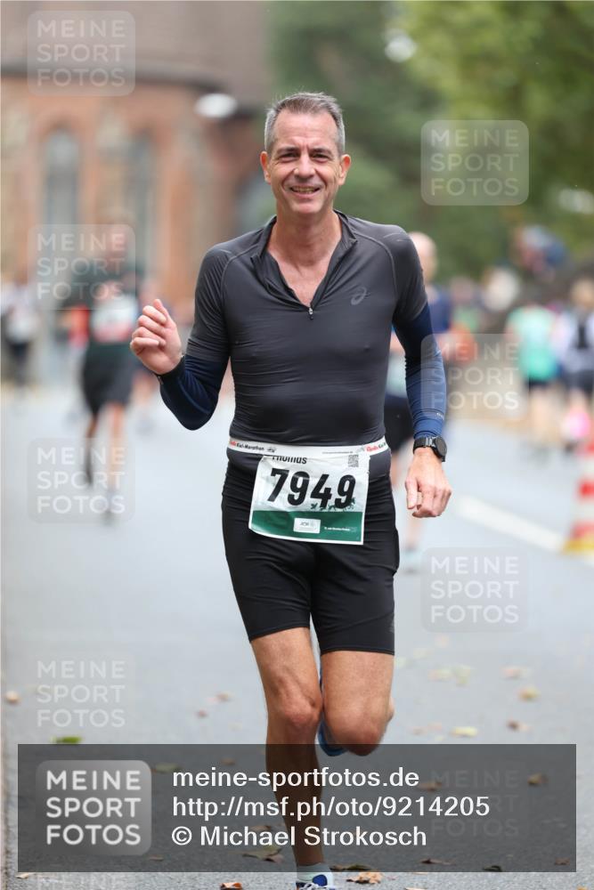 05.10.2025 - 20. swb-Marathon Bremen Michael Strokosch http://msf.ph/oto/9214205 05.10.2025 12:33:14 Laufen 7949 meine-sportfotos.de