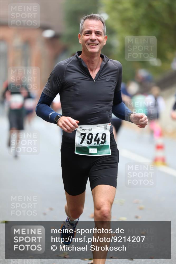 05.10.2025 - 20. swb-Marathon Bremen Michael Strokosch http://msf.ph/oto/9214207 05.10.2025 12:33:14 Laufen 7949 meine-sportfotos.de