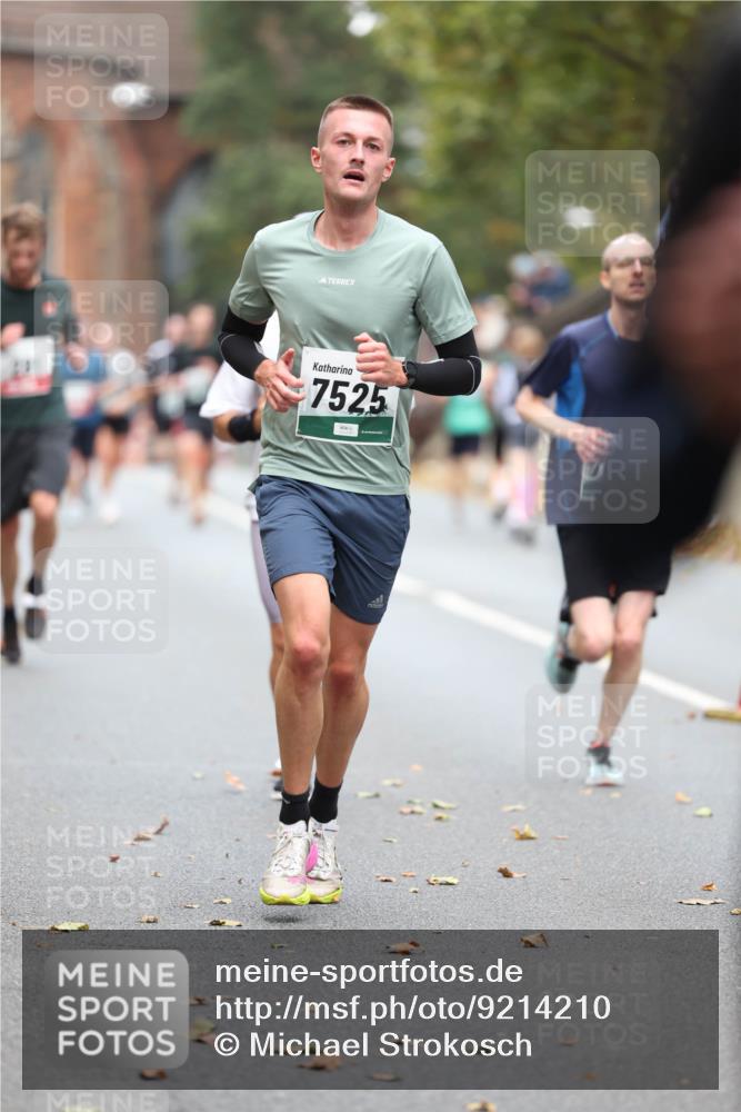 05.10.2025 - 20. swb-Marathon Bremen Michael Strokosch http://msf.ph/oto/9214210 05.10.2025 12:33:15 Laufen 7525 meine-sportfotos.de