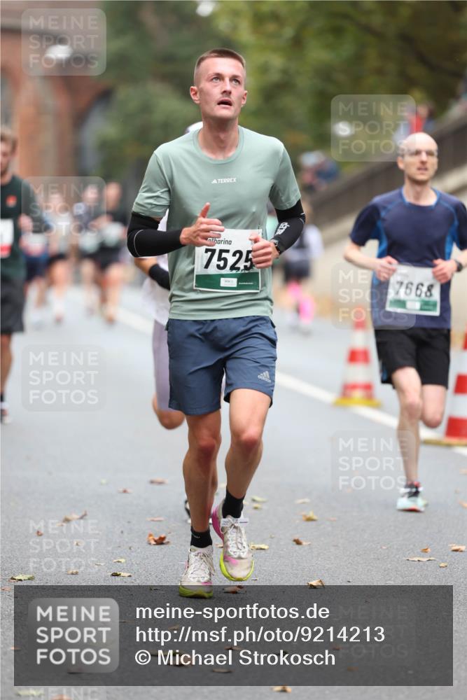 05.10.2025 - 20. swb-Marathon Bremen Michael Strokosch http://msf.ph/oto/9214213 05.10.2025 12:33:15 Laufen 7525, 7668 meine-sportfotos.de