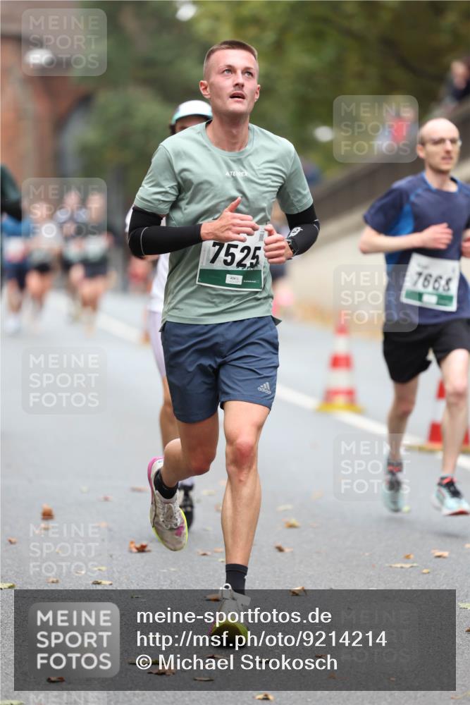 05.10.2025 - 20. swb-Marathon Bremen Michael Strokosch http://msf.ph/oto/9214214 05.10.2025 12:33:15 Laufen 7525, 7668 meine-sportfotos.de