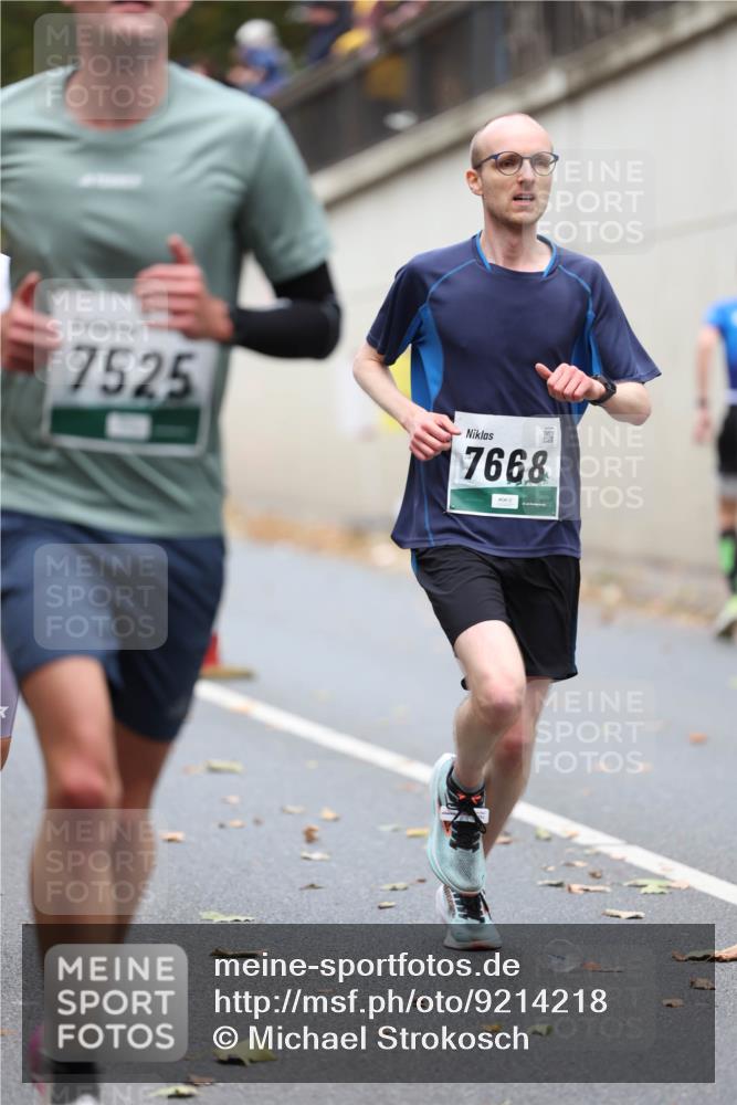 05.10.2025 - 20. swb-Marathon Bremen Michael Strokosch http://msf.ph/oto/9214218 05.10.2025 12:33:16 Laufen 7525, 7668 meine-sportfotos.de
