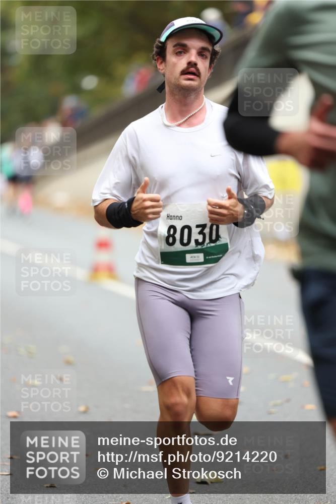 05.10.2025 - 20. swb-Marathon Bremen Michael Strokosch http://msf.ph/oto/9214220 05.10.2025 12:33:17 Laufen 8030 meine-sportfotos.de