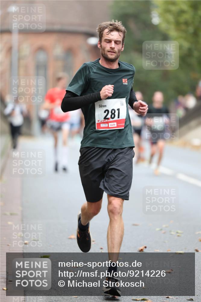 05.10.2025 - 20. swb-Marathon Bremen Michael Strokosch http://msf.ph/oto/9214226 05.10.2025 12:33:19 Laufen 281, 01786 meine-sportfotos.de