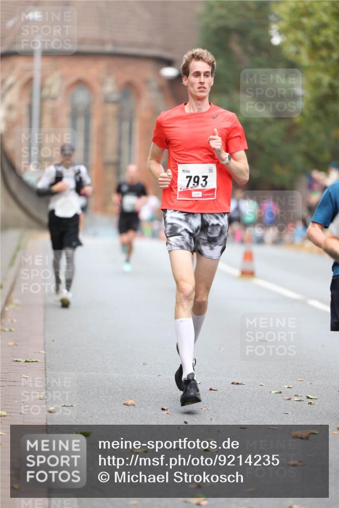 05.10.2025 - 20. swb-Marathon Bremen Michael Strokosch http://msf.ph/oto/9214235 05.10.2025 12:33:25 Laufen 793 meine-sportfotos.de