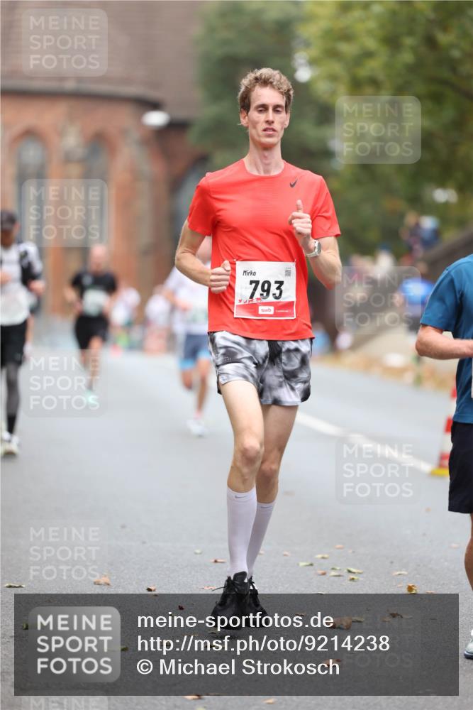 05.10.2025 - 20. swb-Marathon Bremen Michael Strokosch http://msf.ph/oto/9214238 05.10.2025 12:33:26 Laufen 793 meine-sportfotos.de