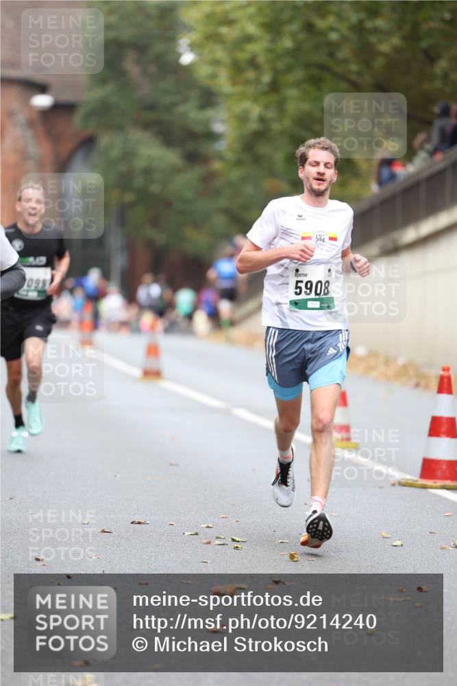 05.10.2025 - 20. swb-Marathon Bremen Michael Strokosch http://msf.ph/oto/9214240 05.10.2025 12:33:30 Laufen 099, 5908 meine-sportfotos.de