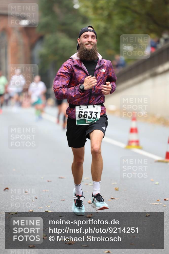 05.10.2025 - 20. swb-Marathon Bremen Michael Strokosch http://msf.ph/oto/9214251 05.10.2025 12:33:38 Laufen 6633 meine-sportfotos.de