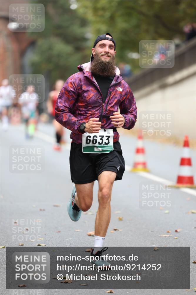 05.10.2025 - 20. swb-Marathon Bremen Michael Strokosch http://msf.ph/oto/9214252 05.10.2025 12:33:38 Laufen 6633 meine-sportfotos.de