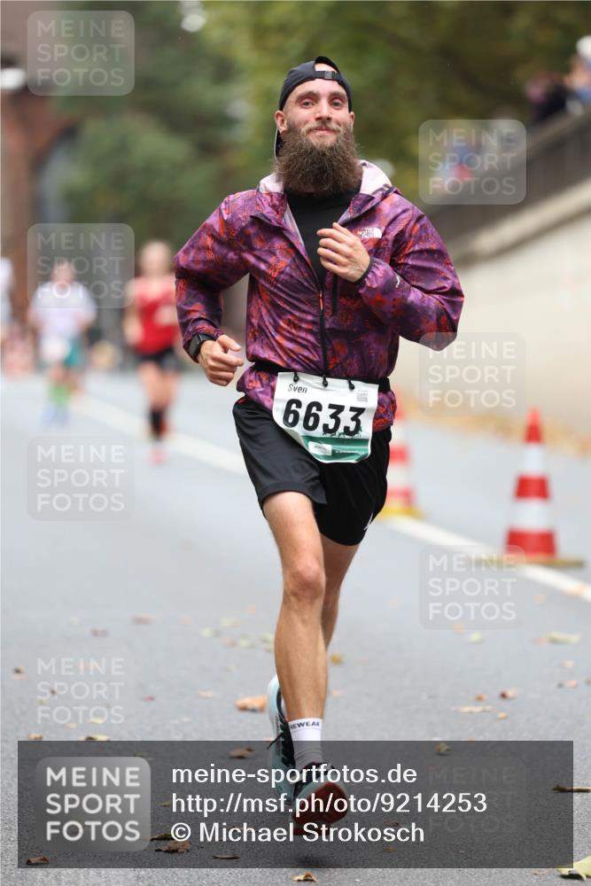05.10.2025 - 20. swb-Marathon Bremen Michael Strokosch http://msf.ph/oto/9214253 05.10.2025 12:33:38 Laufen 6633 meine-sportfotos.de