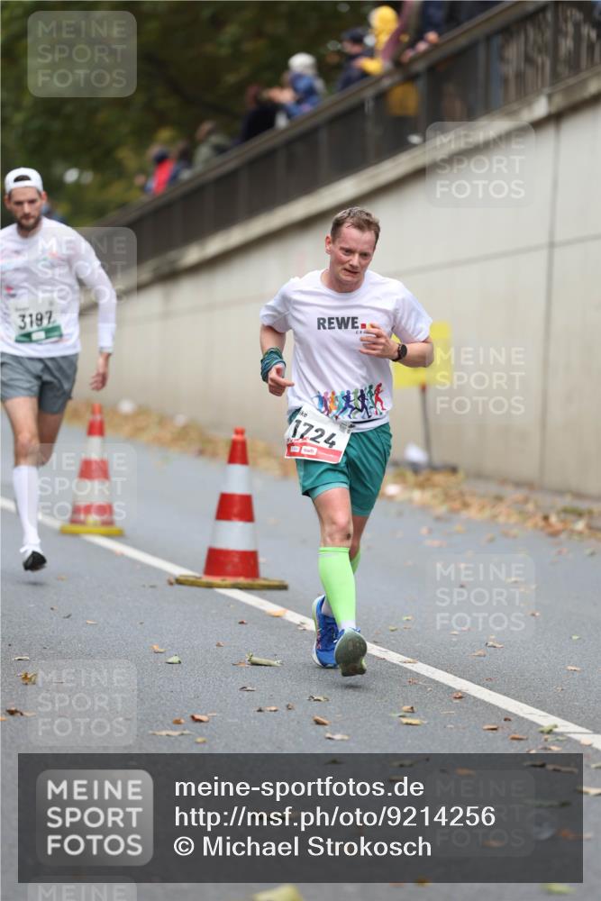 05.10.2025 - 20. swb-Marathon Bremen Michael Strokosch http://msf.ph/oto/9214256 05.10.2025 12:33:48 Laufen 3197, 1724 meine-sportfotos.de