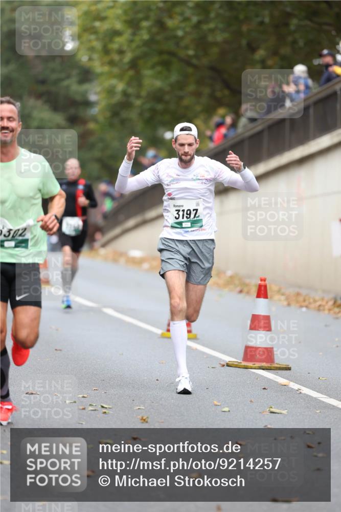 05.10.2025 - 20. swb-Marathon Bremen Michael Strokosch http://msf.ph/oto/9214257 05.10.2025 12:33:49 Laufen 302, 3197 meine-sportfotos.de