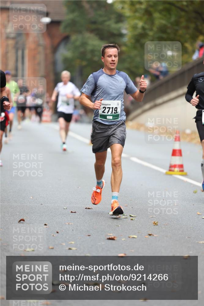 05.10.2025 - 20. swb-Marathon Bremen Michael Strokosch http://msf.ph/oto/9214266 05.10.2025 12:33:52 Laufen 2719 meine-sportfotos.de