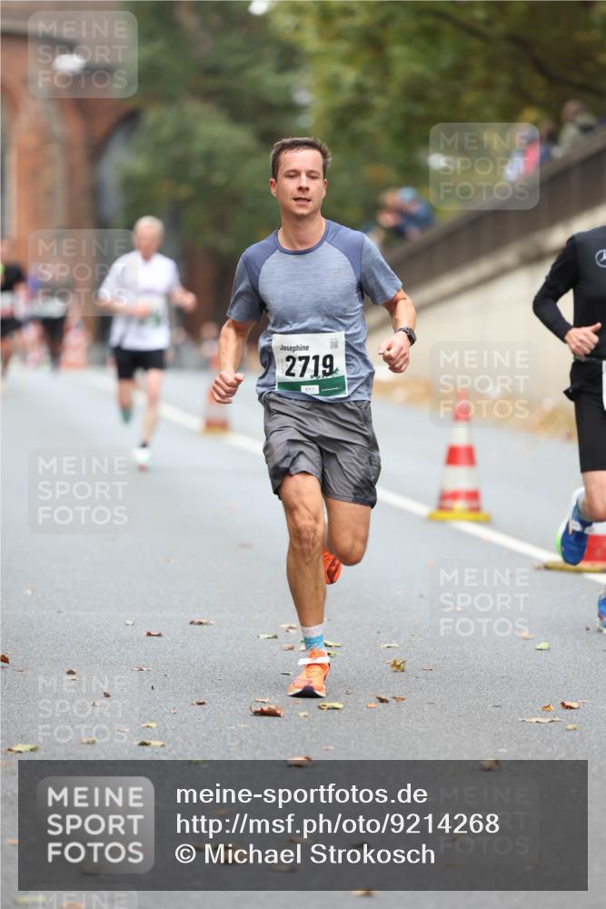 05.10.2025 - 20. swb-Marathon Bremen Michael Strokosch http://msf.ph/oto/9214268 05.10.2025 12:33:52 Laufen 2719 meine-sportfotos.de