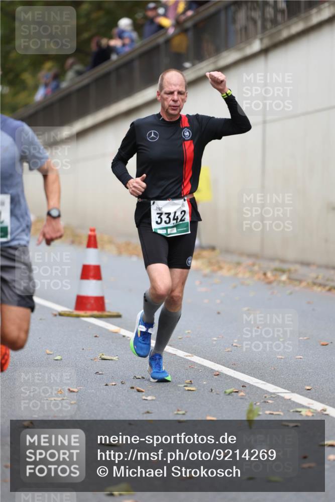 05.10.2025 - 20. swb-Marathon Bremen Michael Strokosch http://msf.ph/oto/9214269 05.10.2025 12:33:53 Laufen 3342 meine-sportfotos.de